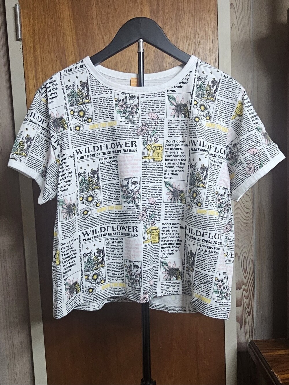 Wildflower Newspaper Print White Short Sleeve Junior Tee - XL